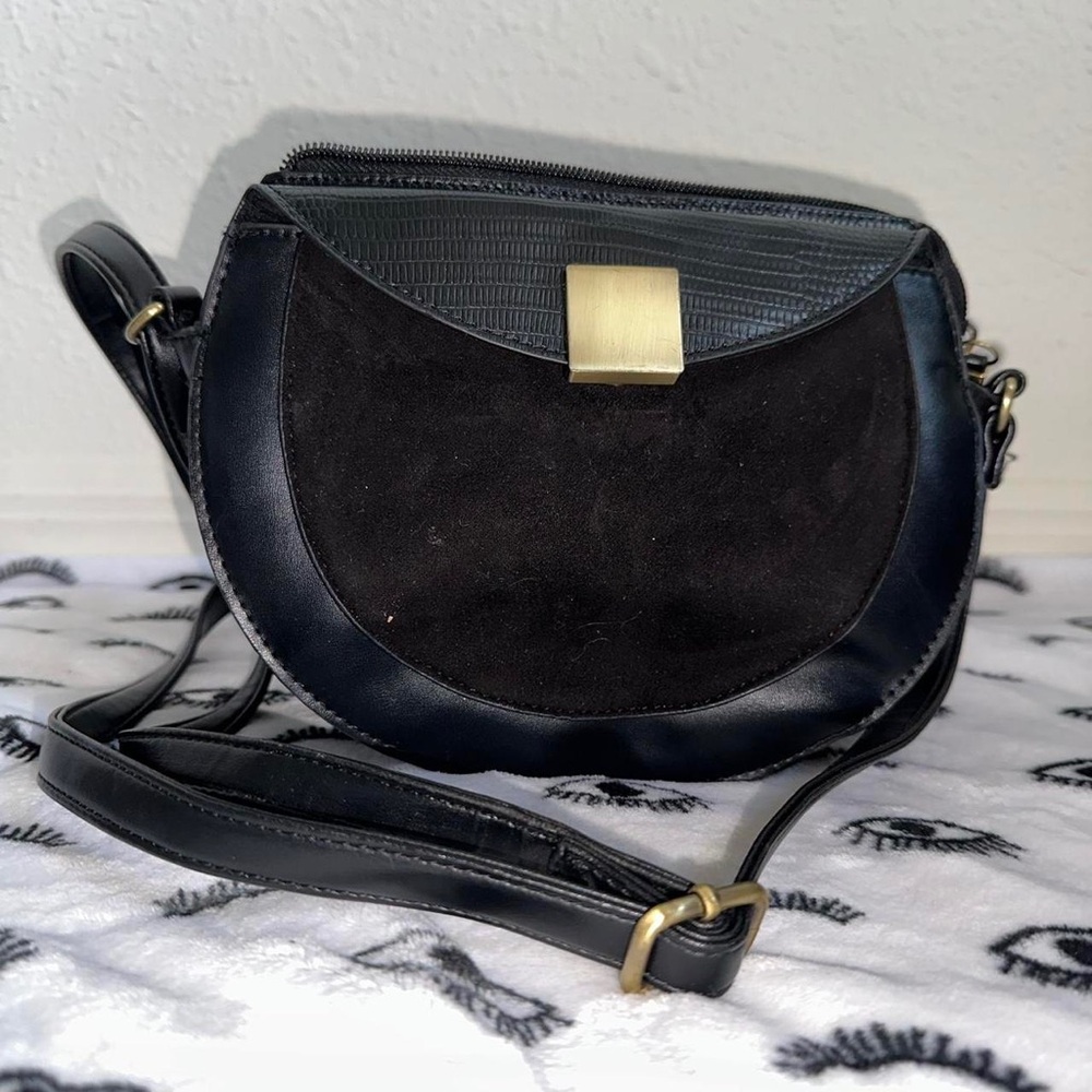 Time and Tru Bailey Women's Black Crossbody Bag with Front Flap Magnetic Pocket